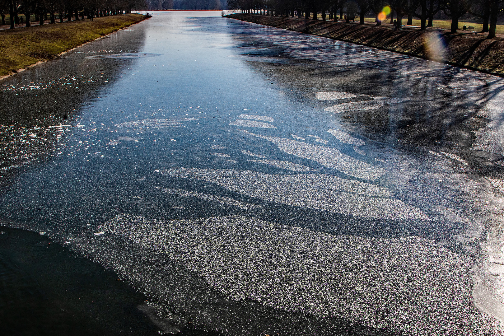 Decksteiner Kanal leicht angefroren