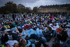 DECLARONS NOTRE AMOUR A L'HOPITAL PUBLIC