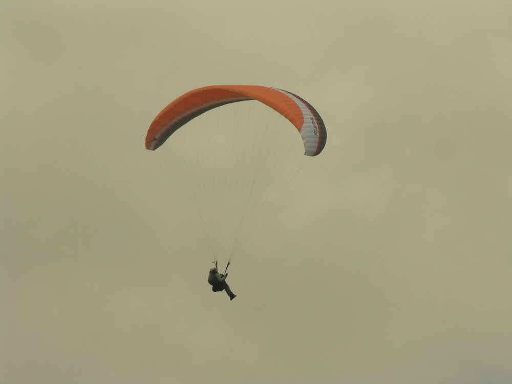 Décollage de parapente du Puy de Dôme