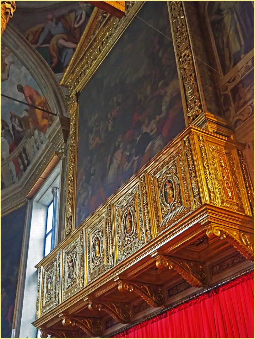 Décoration du chœur de Cathédrale Notre-Dame de l’Annonciation à Salo