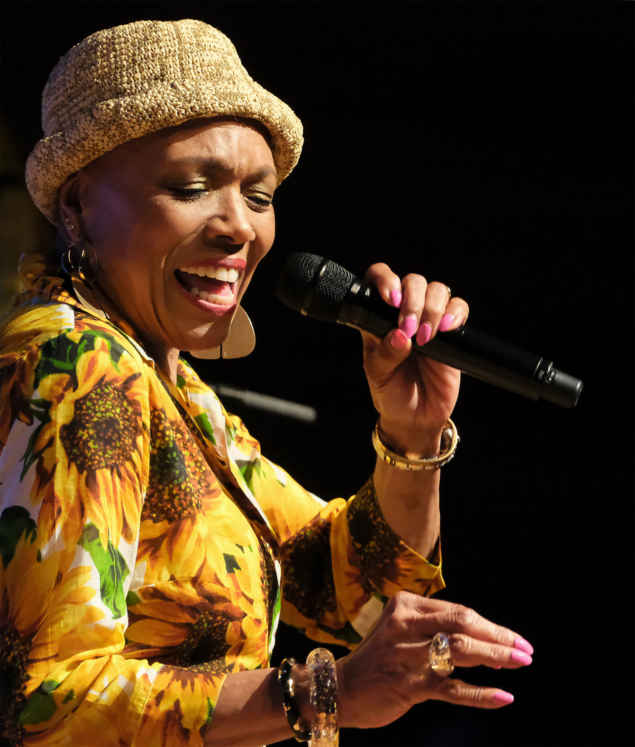 DeeDee Bridgewater 