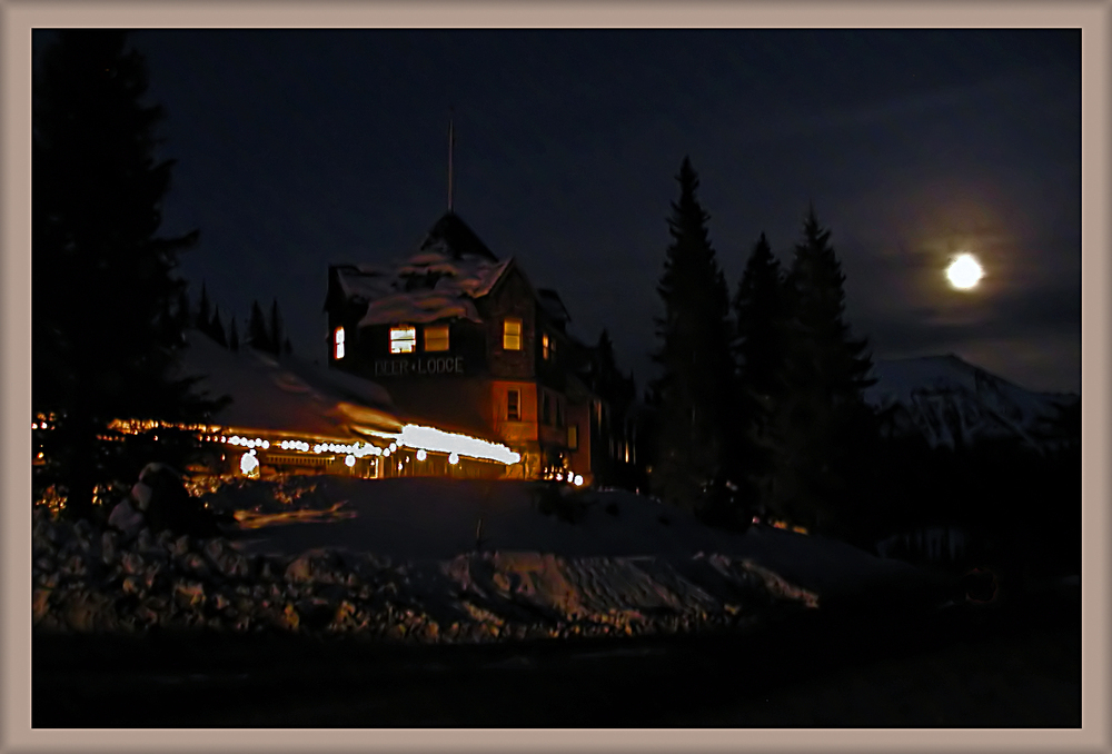 Deer Lodge bei Vollmond