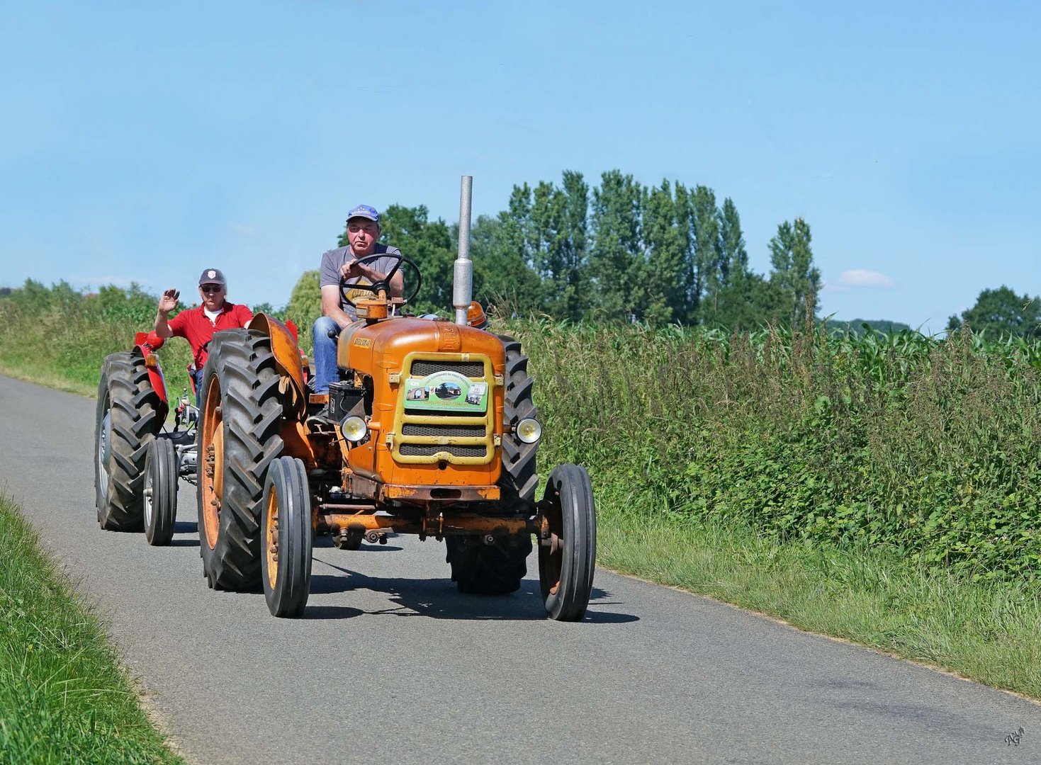 Défilé de vieux Tracteurs ....