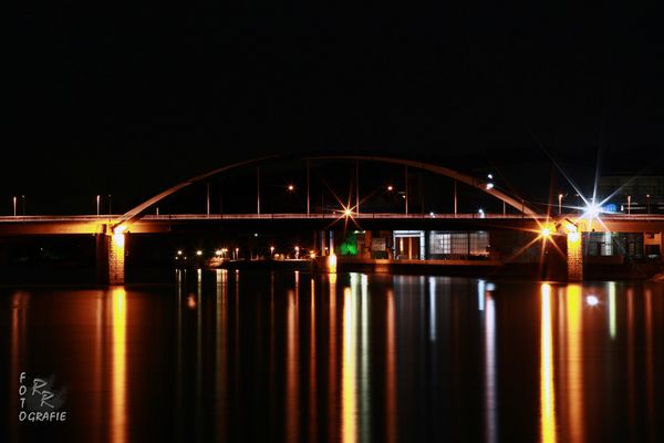 Deggendorfer Donaubrücke bei Nacht