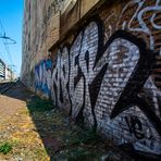 Degrado al muro esterno della Stazione Termini