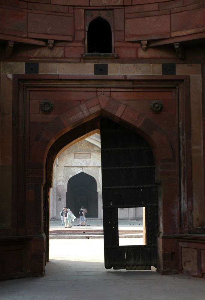 Dehli; Khair ul Manazil Mosque