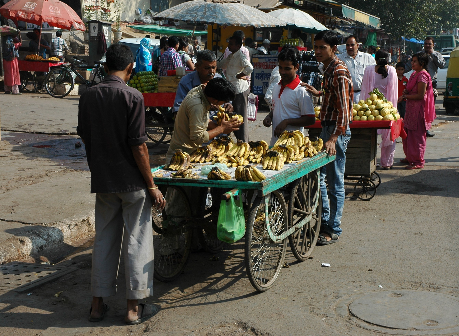 Dehli street life (14) - bananas