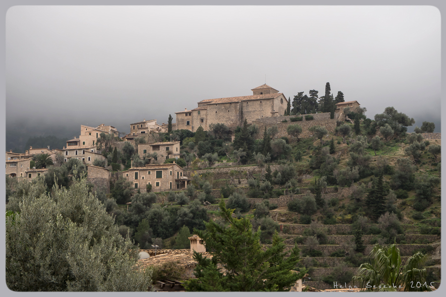 Deià in den Wolken