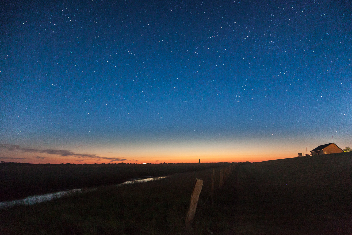 Deich bei Nacht