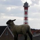 Deichlamm und Leuchtturm