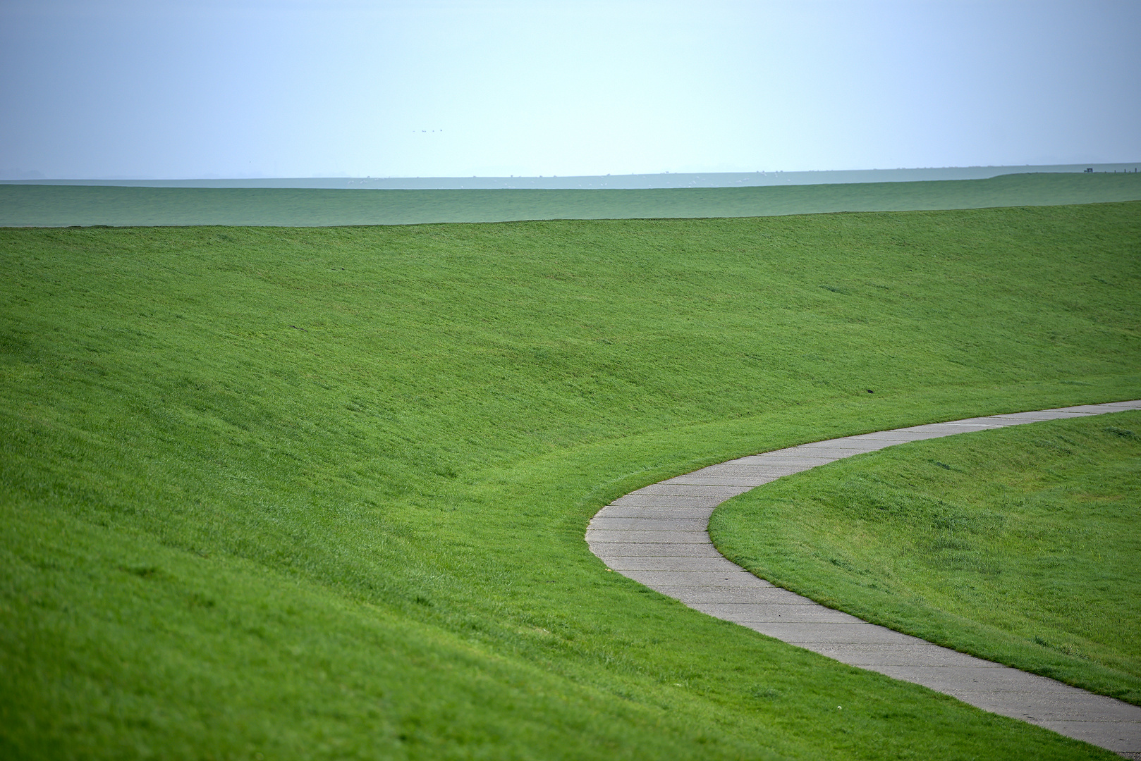 Deichlandschaft minimalistisch