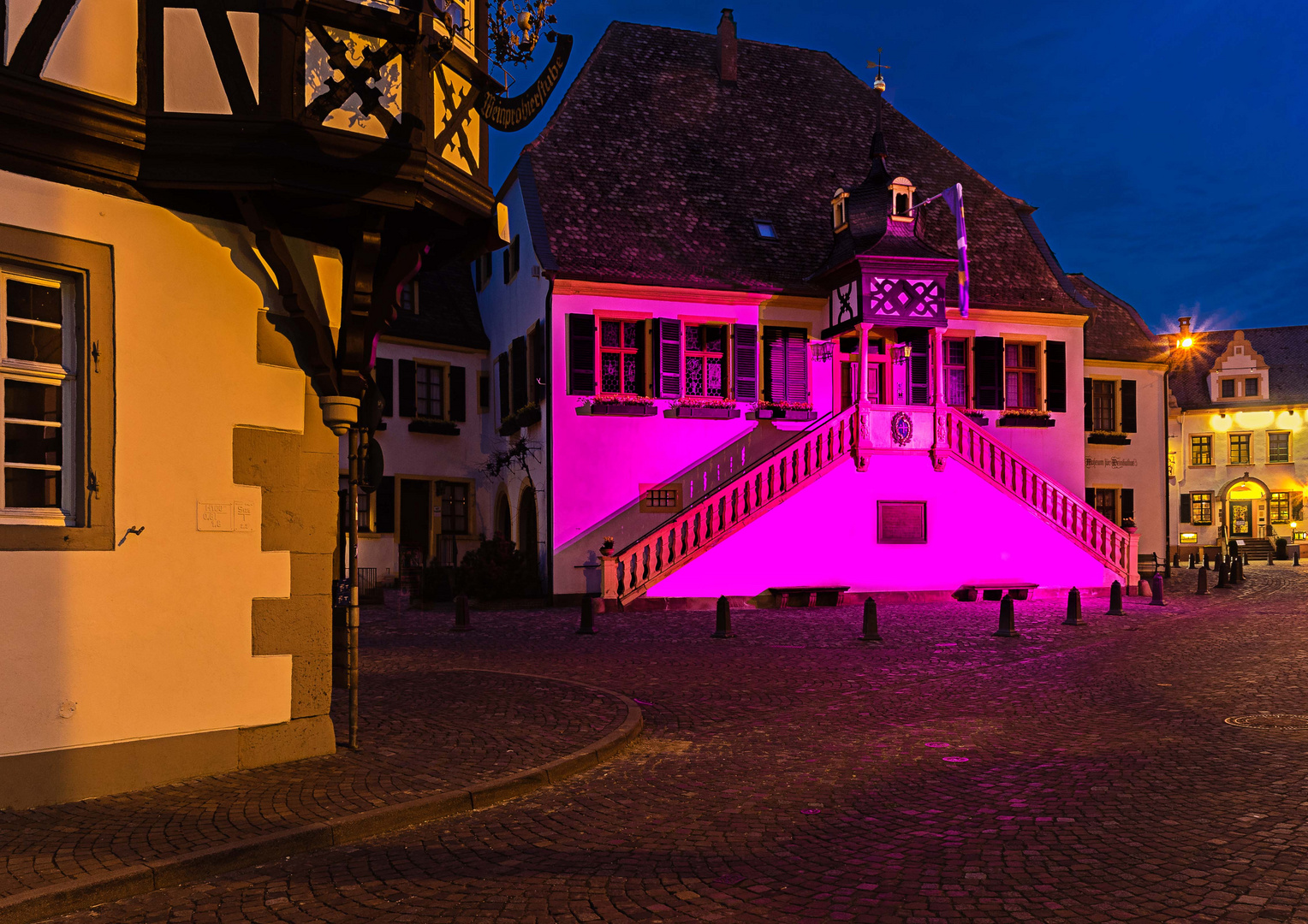 Deidesheim - Rosa Leuchten - Rathaus