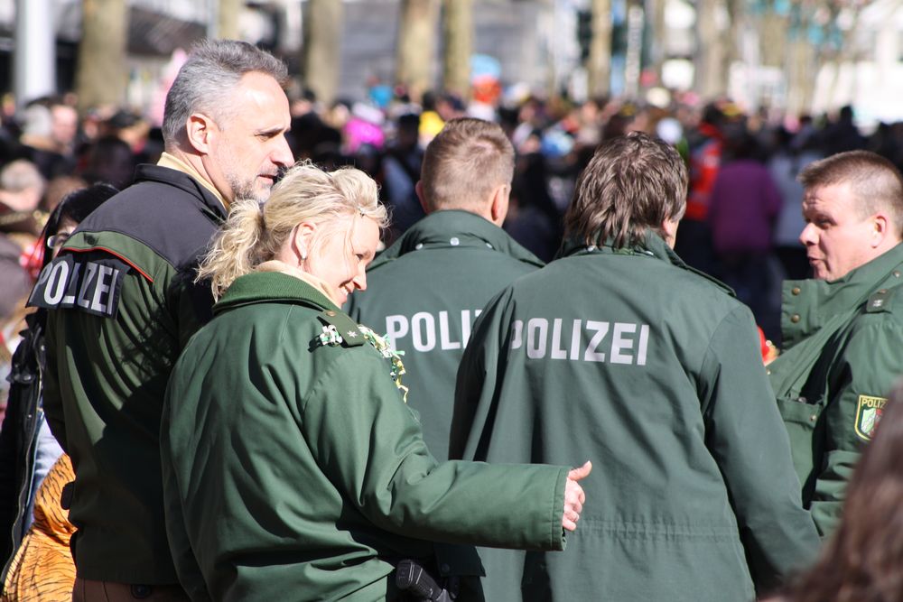 Dein Freund und Helfer Foto & Bild menschen, polizei, menschen bei