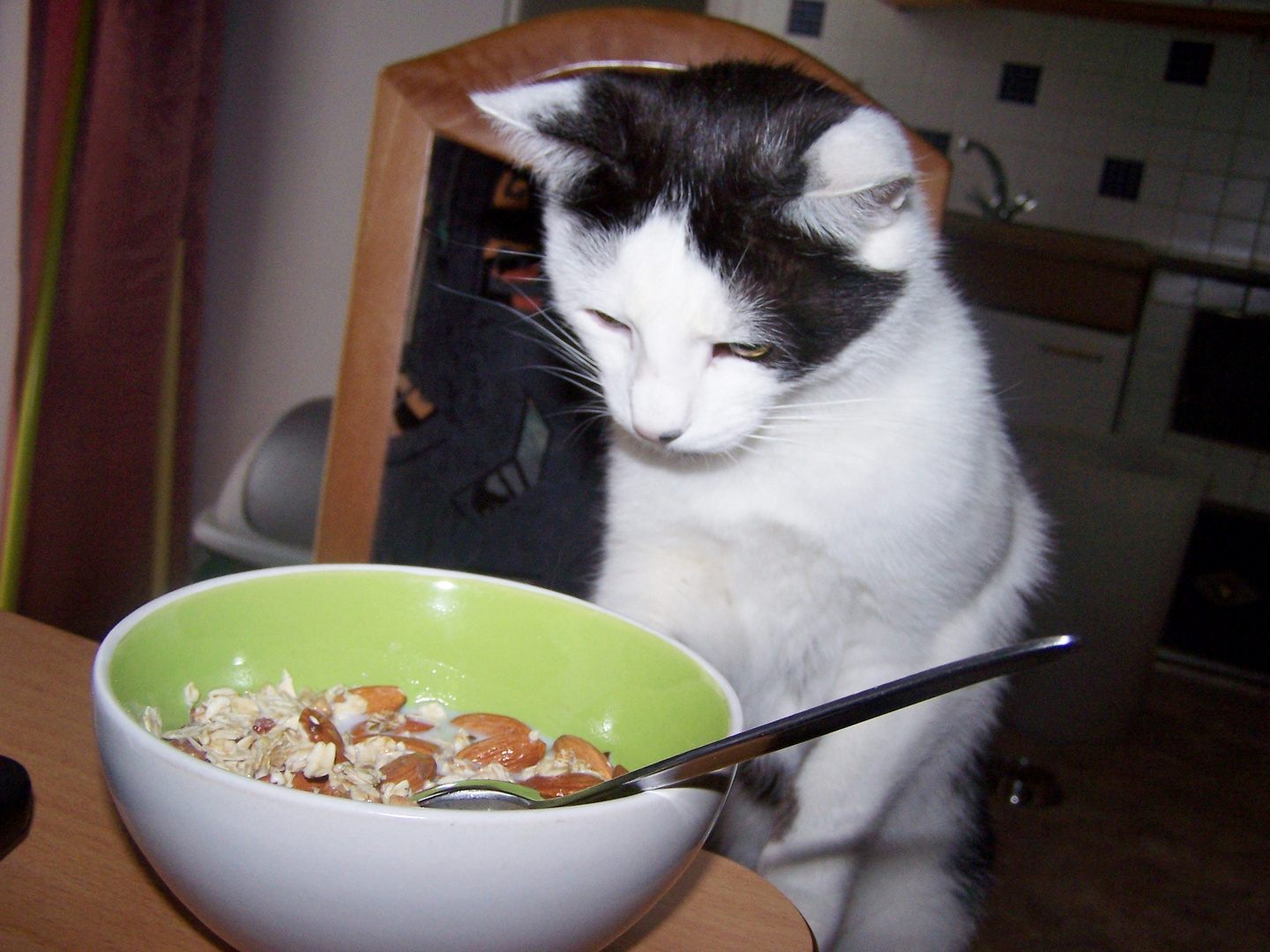 Dein Müesli?....Da steht aber kein Name drauf....könnte genauso gut für mich sein.