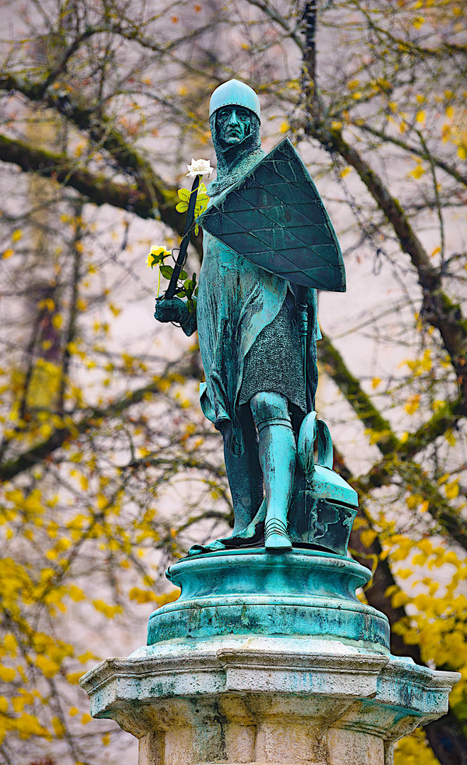 deIn_KkKwSkBr_NikonD_21D_1208_Ingolstadt_Kaiser-Ludwig-Brunnen_Bronze_Figur