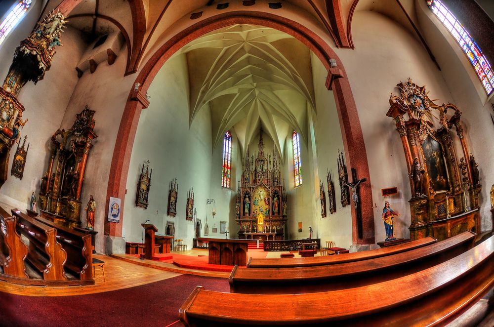 Dekanatskirche zur Verklärung Christi / Tabor .