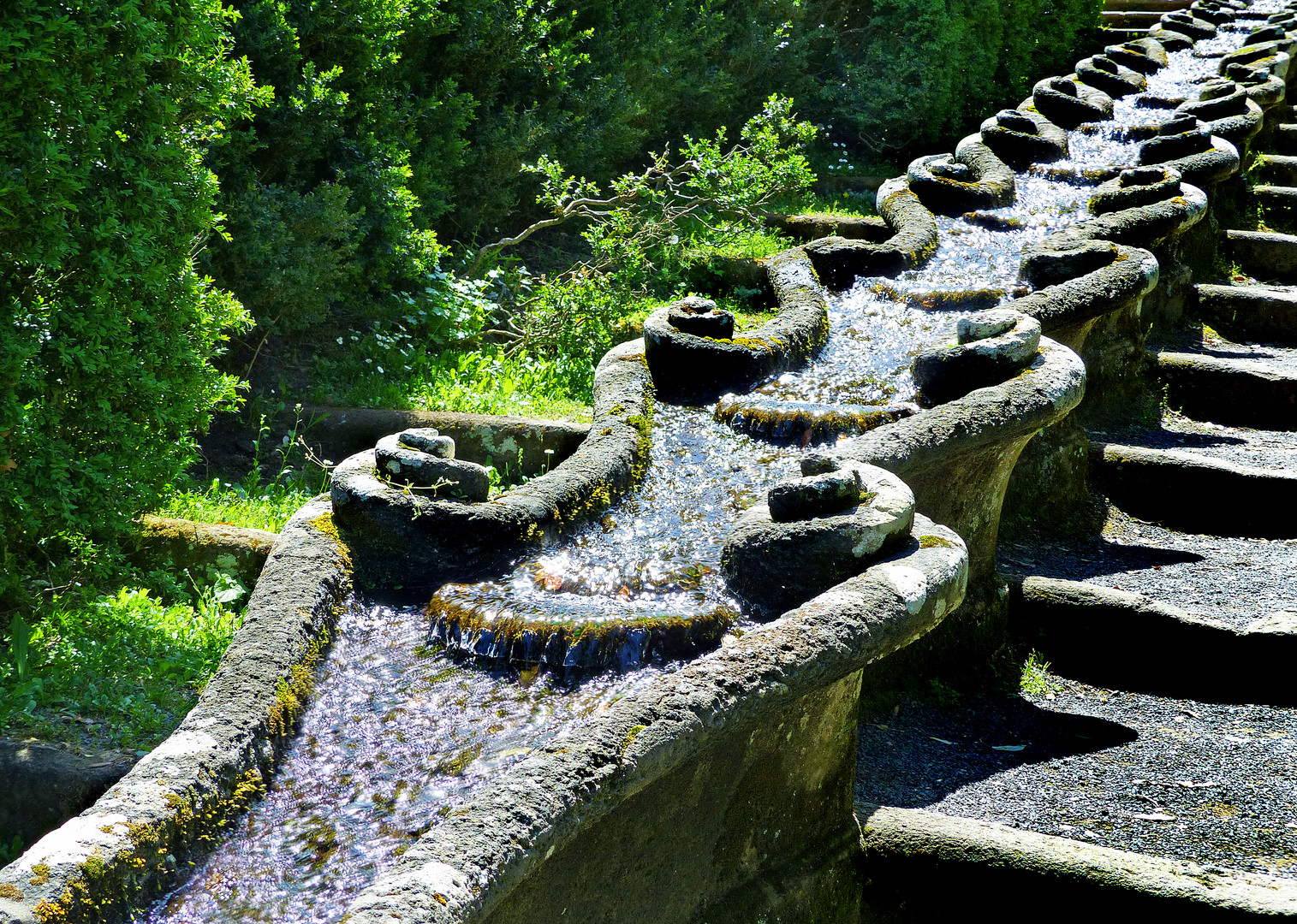 Dekorativer Wasserweg