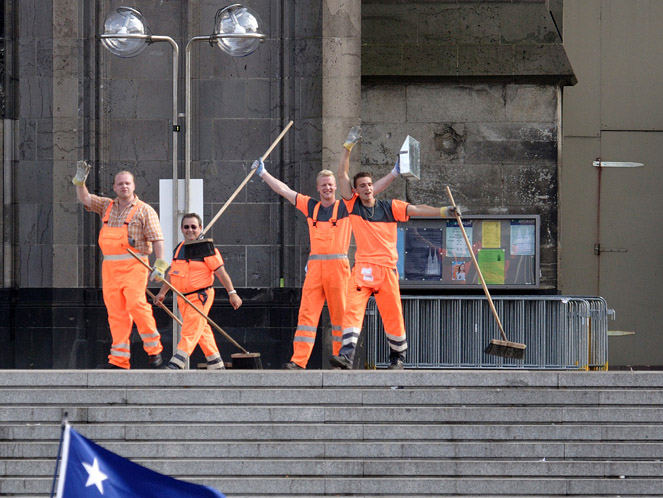 Delegation der Kölner Abfallwirtschaft segnet die Gäste des WJT