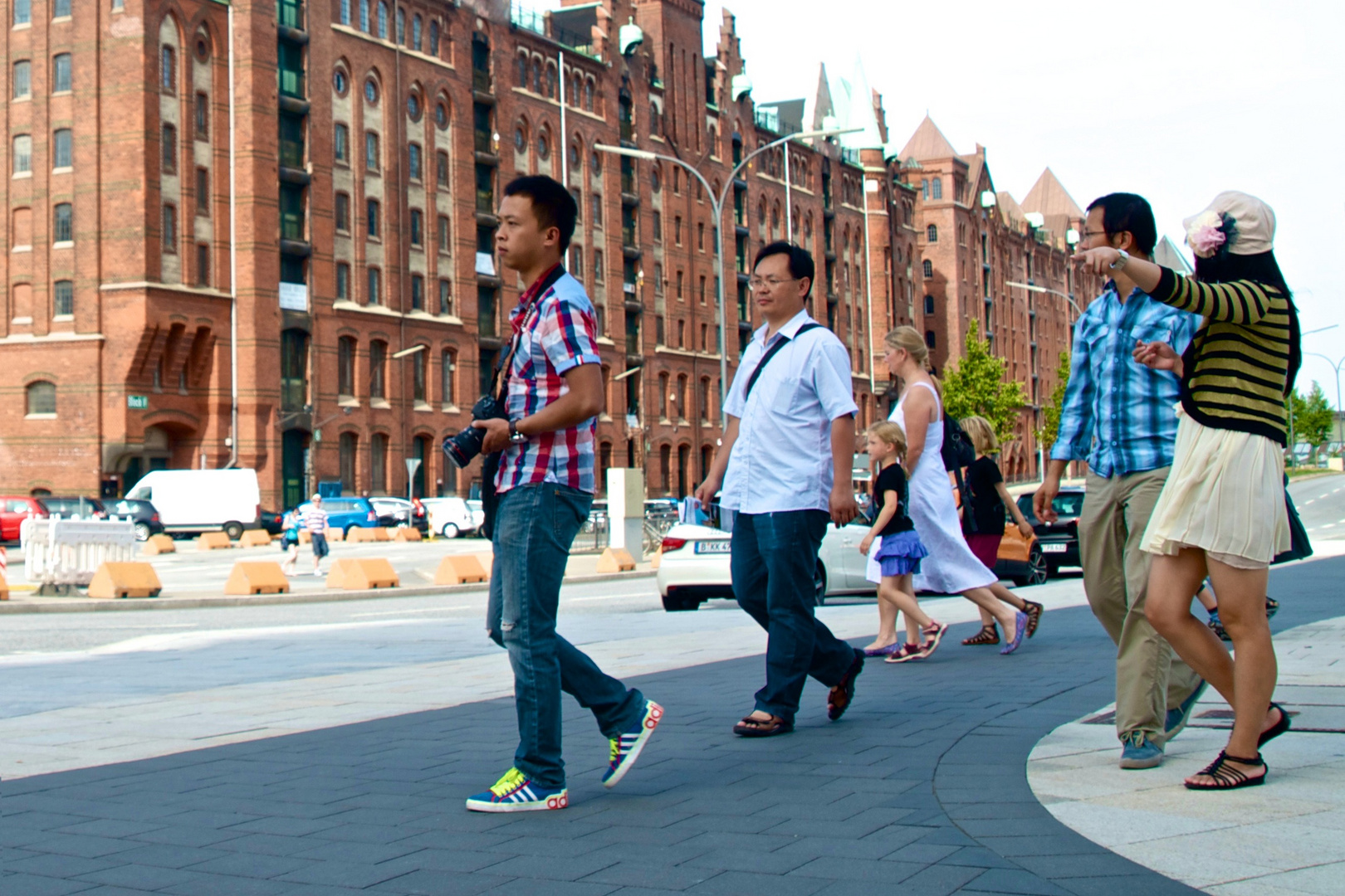 Delegation Fernost entdeckt die Speicherstadt