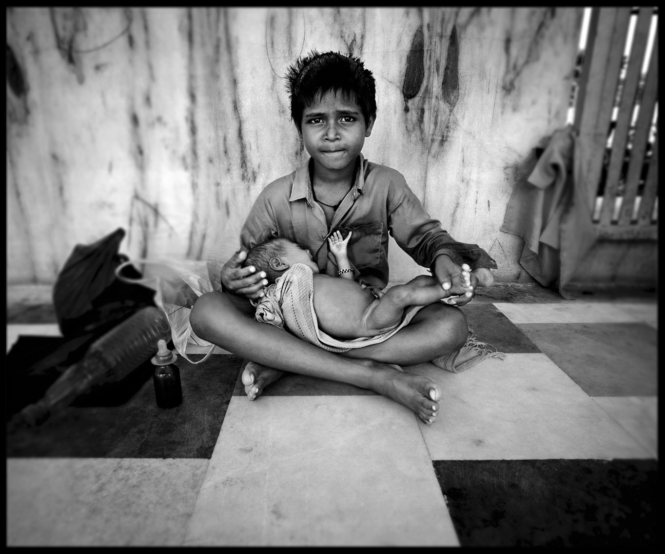 Delhi - Children in the Gurudwara Bangla Sahib