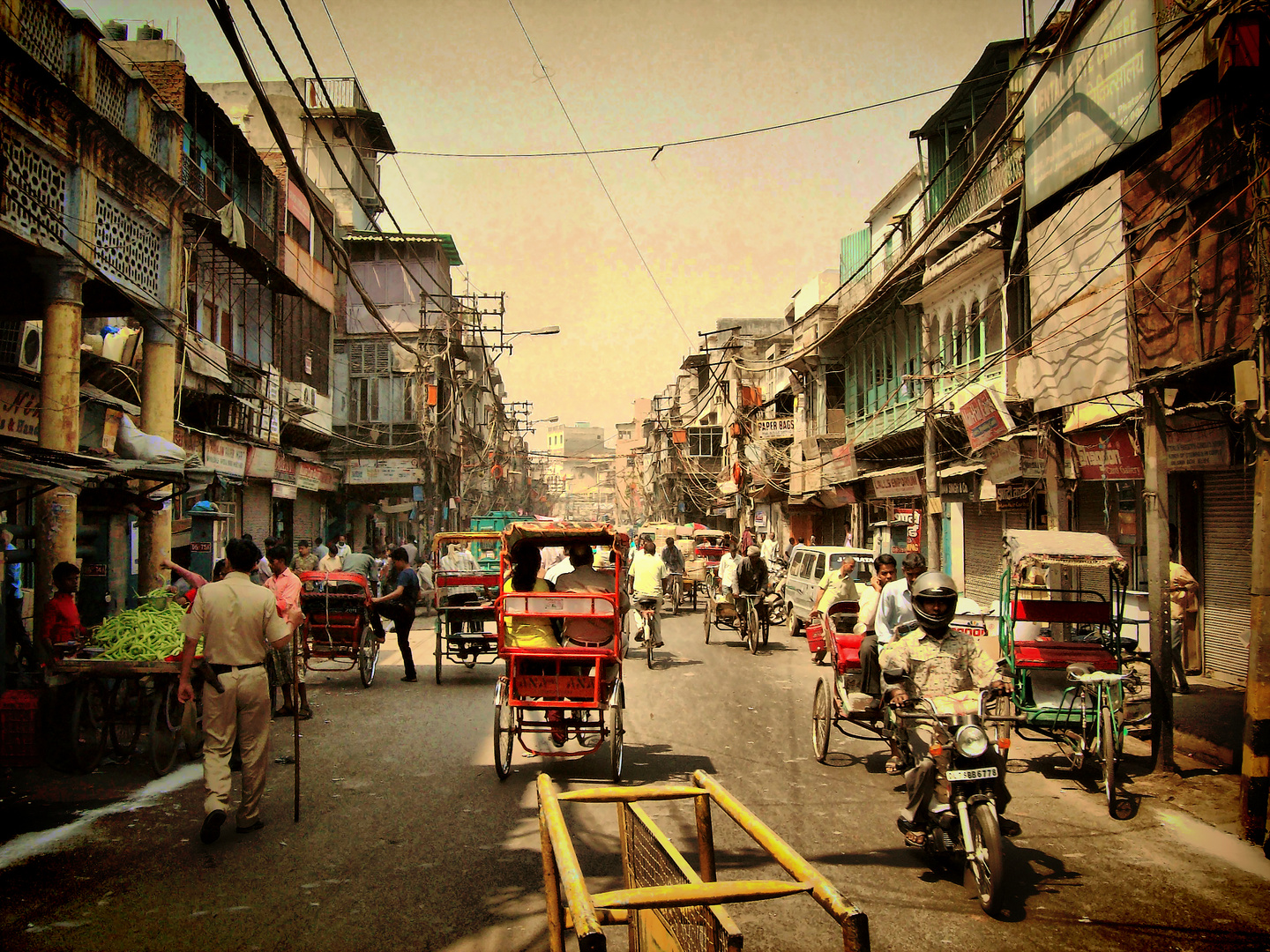 Delhi, tranquilo paseo por la city, faltan dos peculiaridades: el olor y el ruido