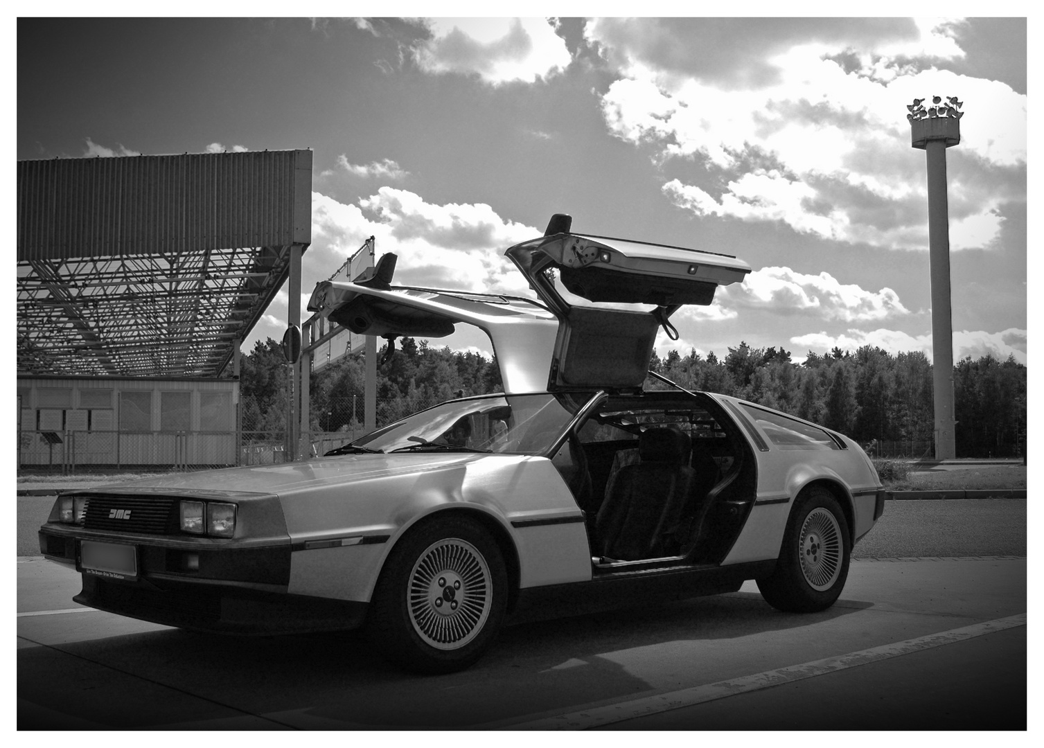 Delorean DMC 12 am ehm. Grenzübergang Marienborn