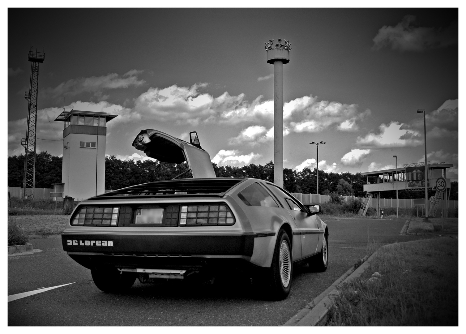 Delorean DMC 12 am ehm. Grenzübergang Marienborn