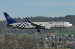 Delta Air Lines Boeing 767-300ER N175DZ Anflug Rwy 14 ZRH