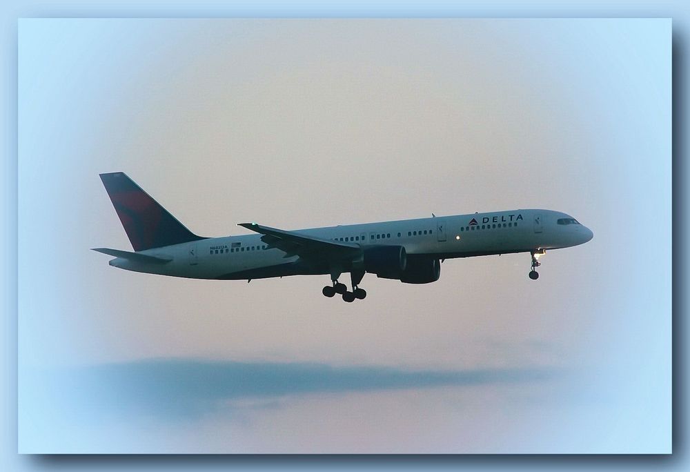 DELTA B757 into DFW