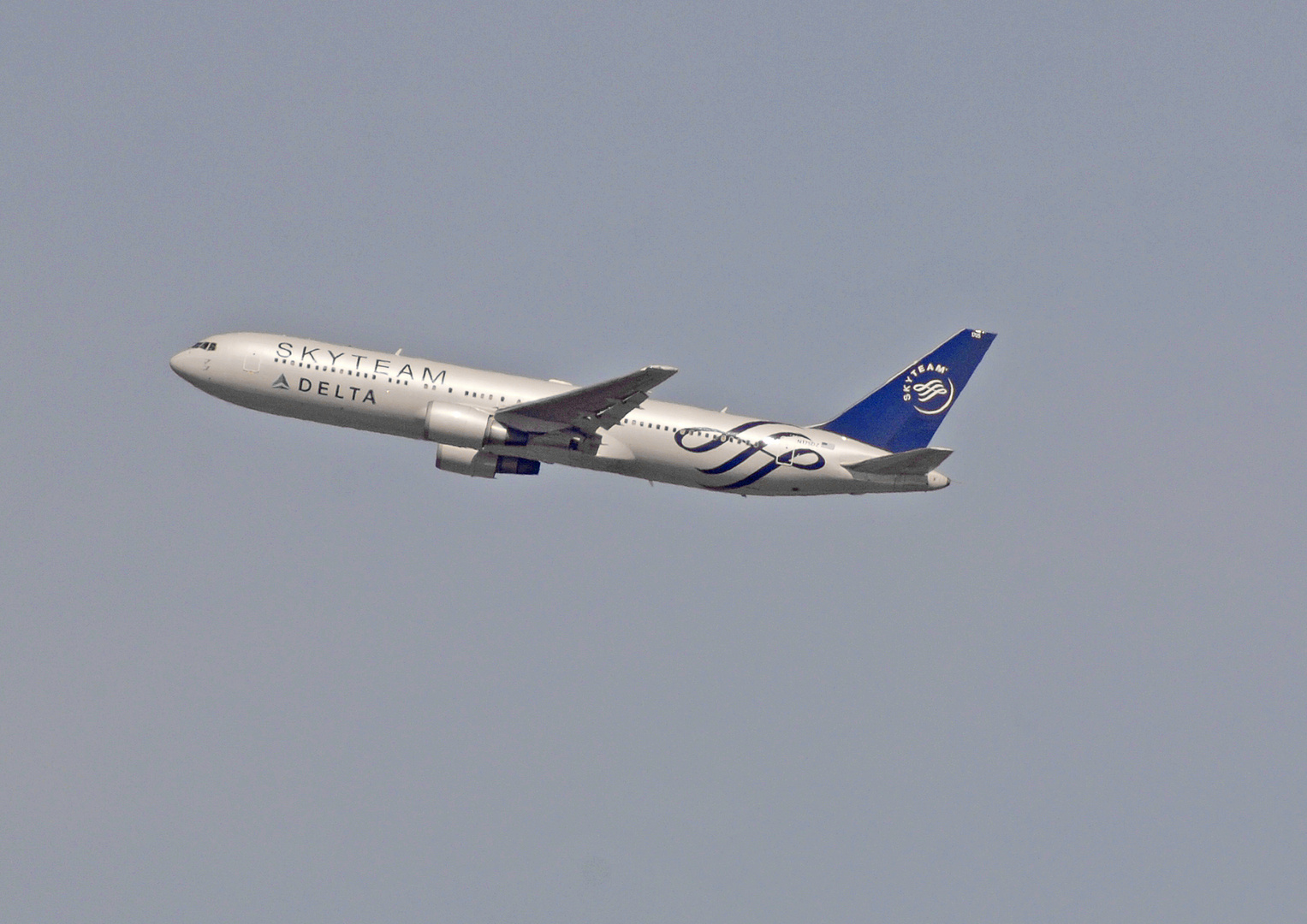 Delta Skyteam Boeing 767 beim Start von Berlin Tegel nach New York