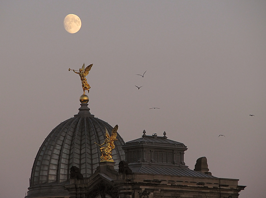 Dem Mond den Marsch blasen