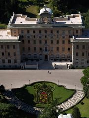 Dem Papst in den Garten geschaut