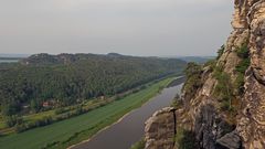 Dem Sandstein unter der berühmten Basteiaussicht geht es schlechter als erwartet