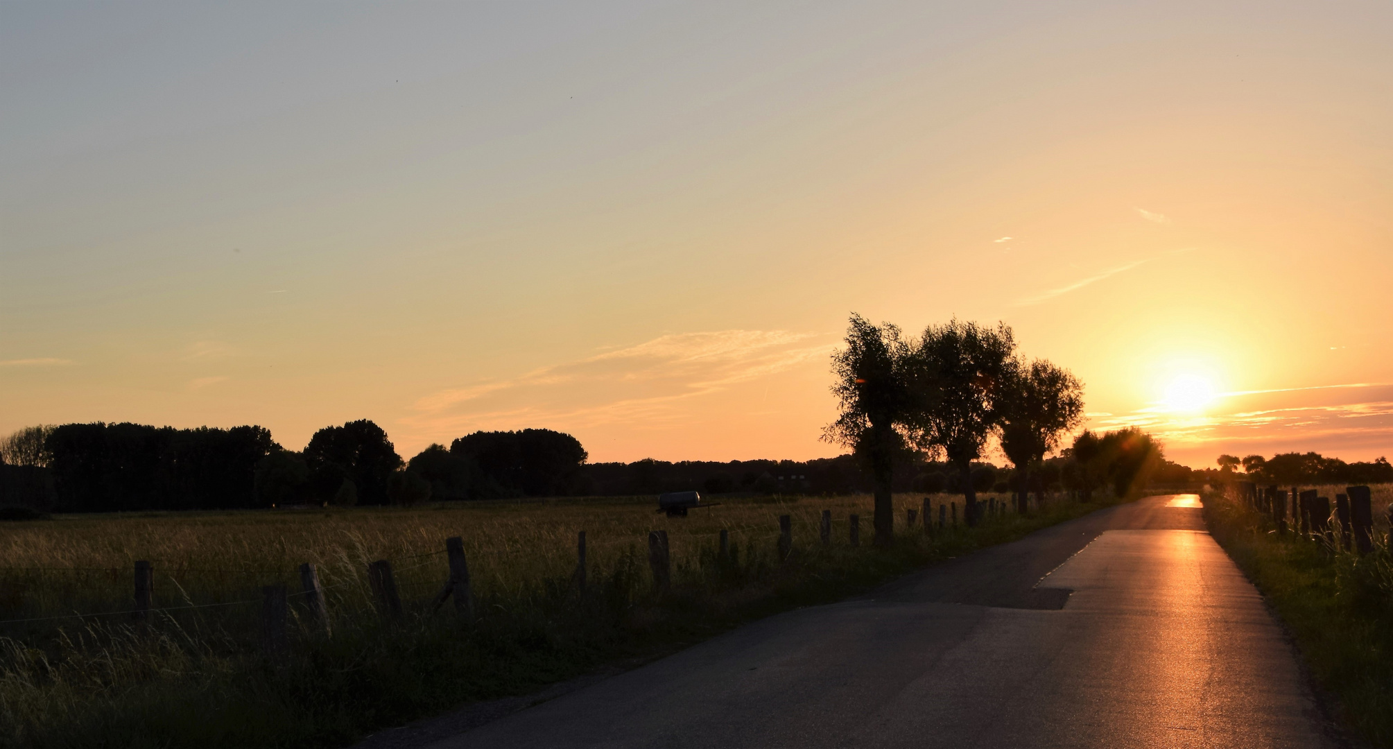 Dem Sonnenuntergang entgegen