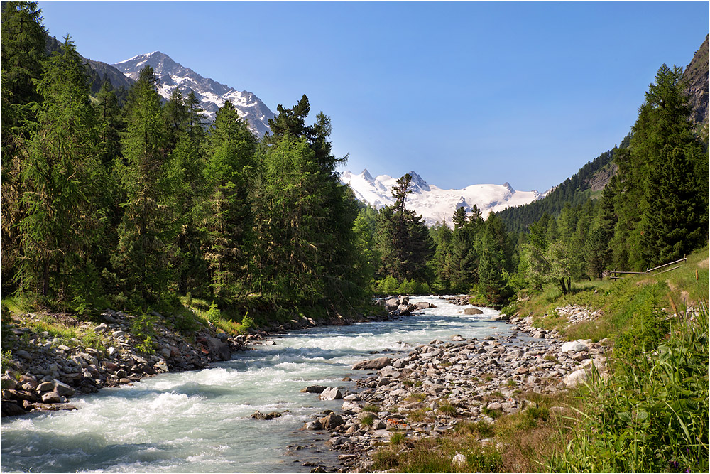 Dem Wasser entlang ins Val Roseg