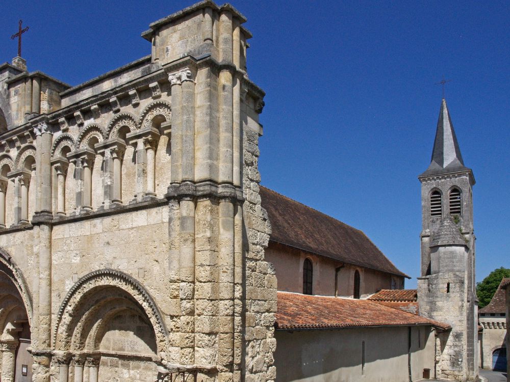 Demi-façade et clocher de l’Eglise Saint-Jacques