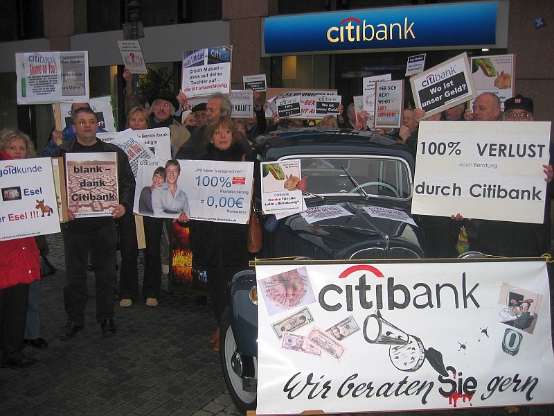 Demo der Lehman Brothers Geschädigten in Düsseldorf