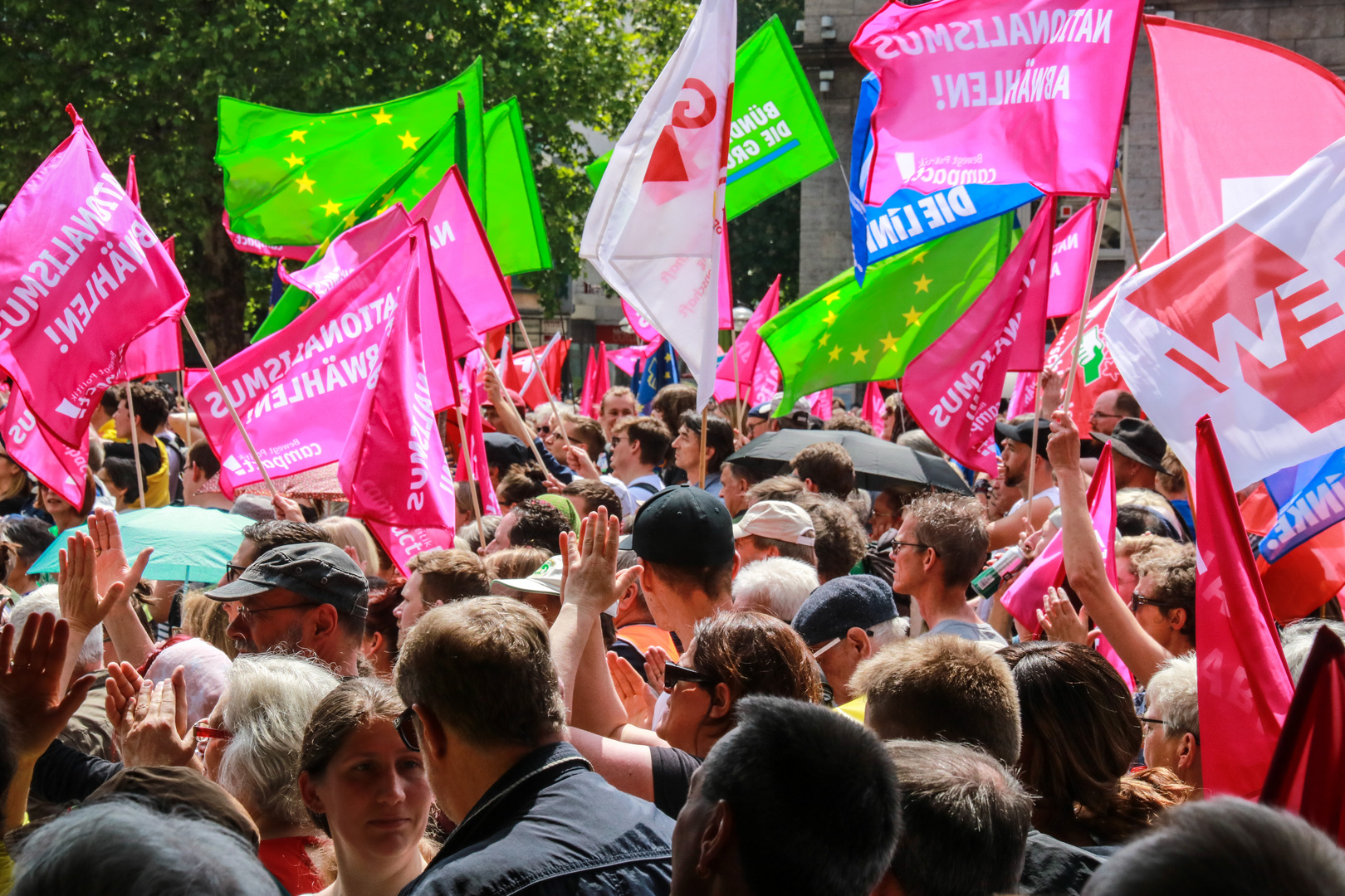 Demo Fahnen Stgt Aktuell Ca-13col +4+4Fotos Mai19