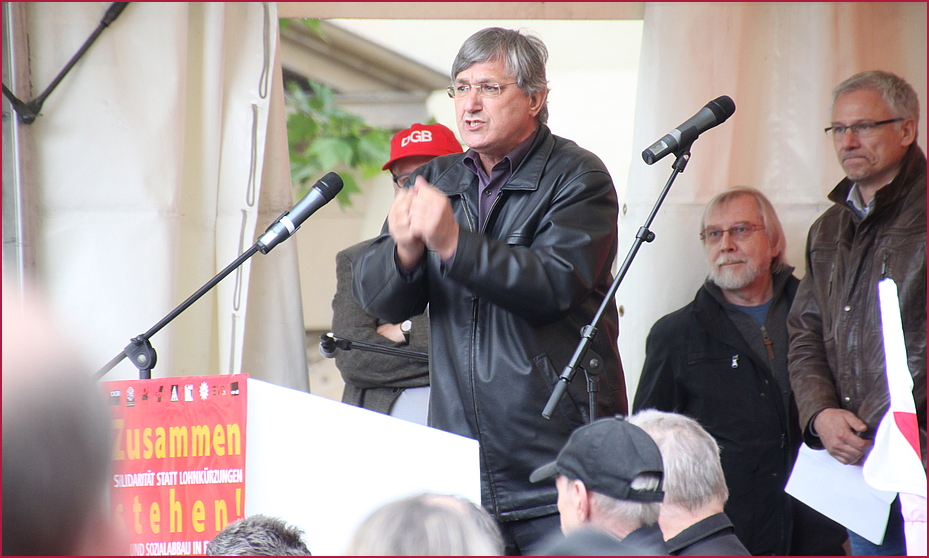 Demo  Redner  Riexinger Zusammenstehen Blockupy Mai2012