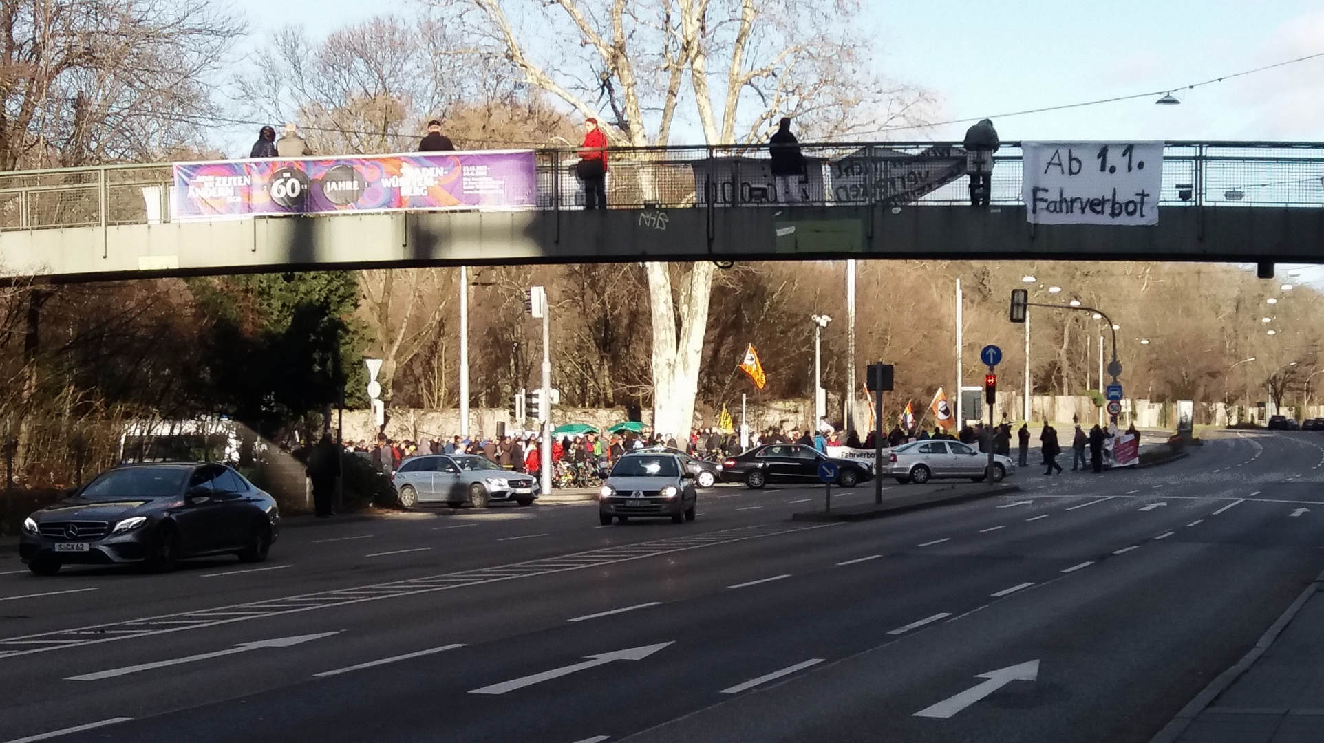 Demo Stgt 1-1-18 VERSUCHE Menschen - contra Schadstoff J-16