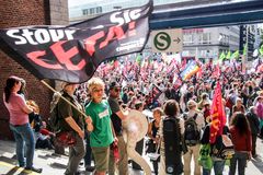 DEMO Stgt CETA Fahne AKTUELL Sep16 