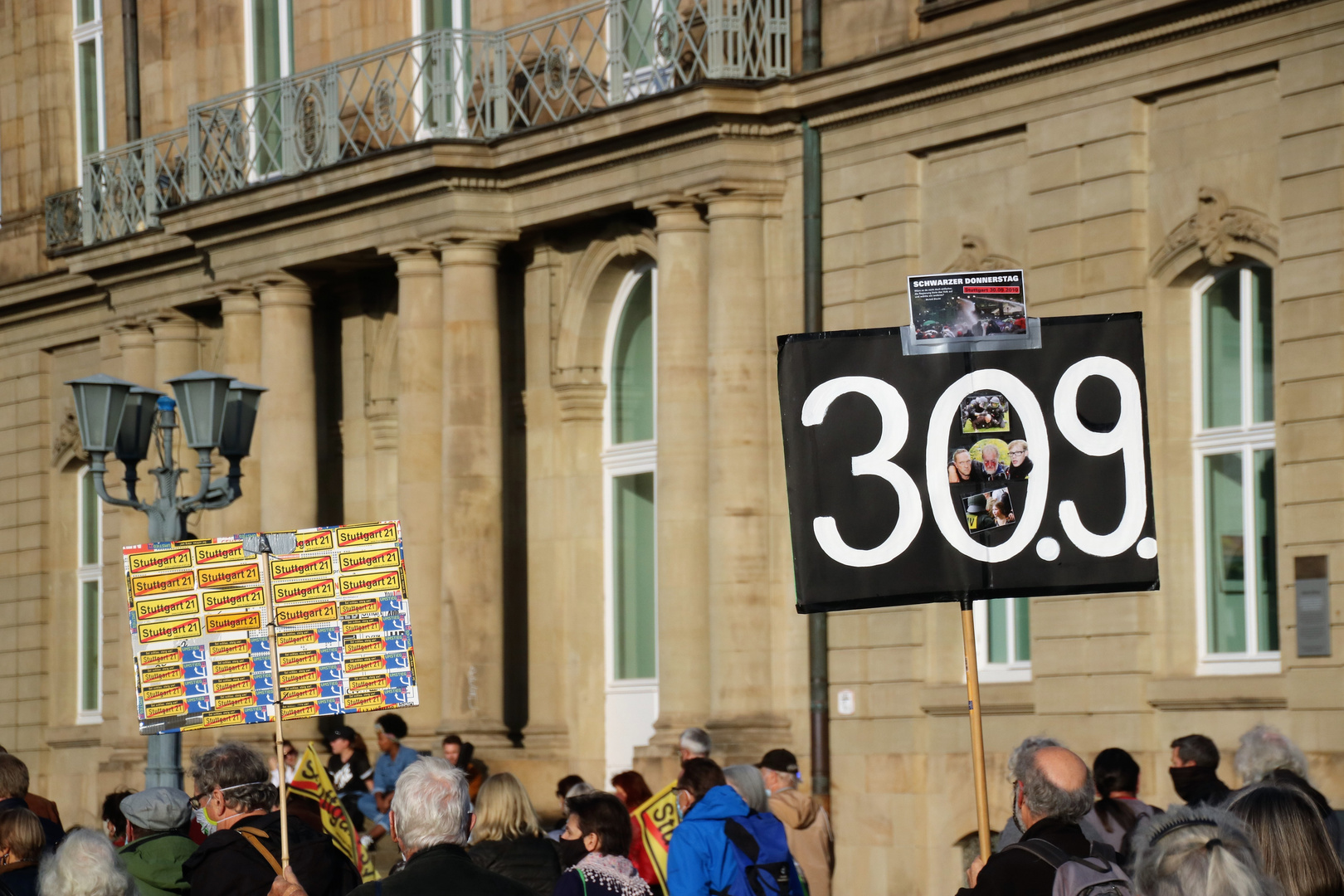 Demo Stgt OBEN BLEIBEN Ca-20-84-col Plakat