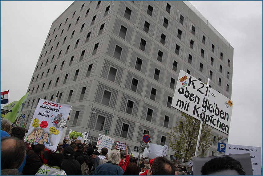 Demo vor Bücherwürfel Stuttgart K21 Modemo Ap12 Ü880K