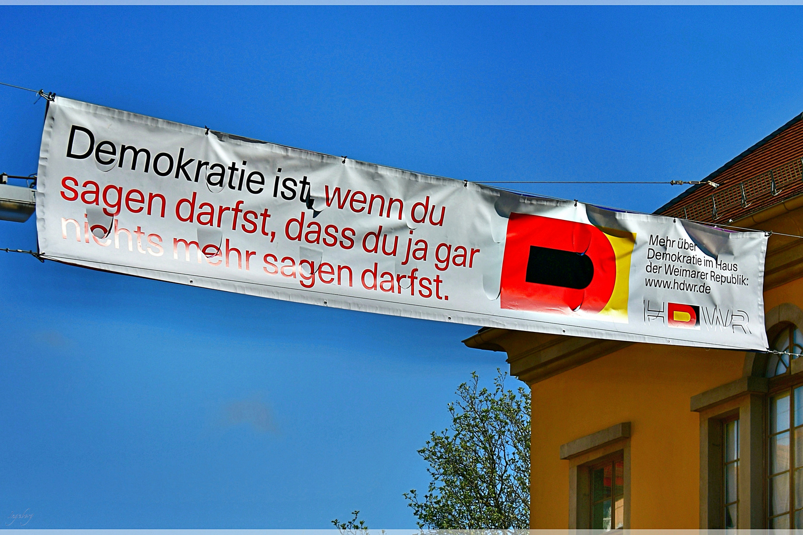 „ Demokratie "  ist  . . . 