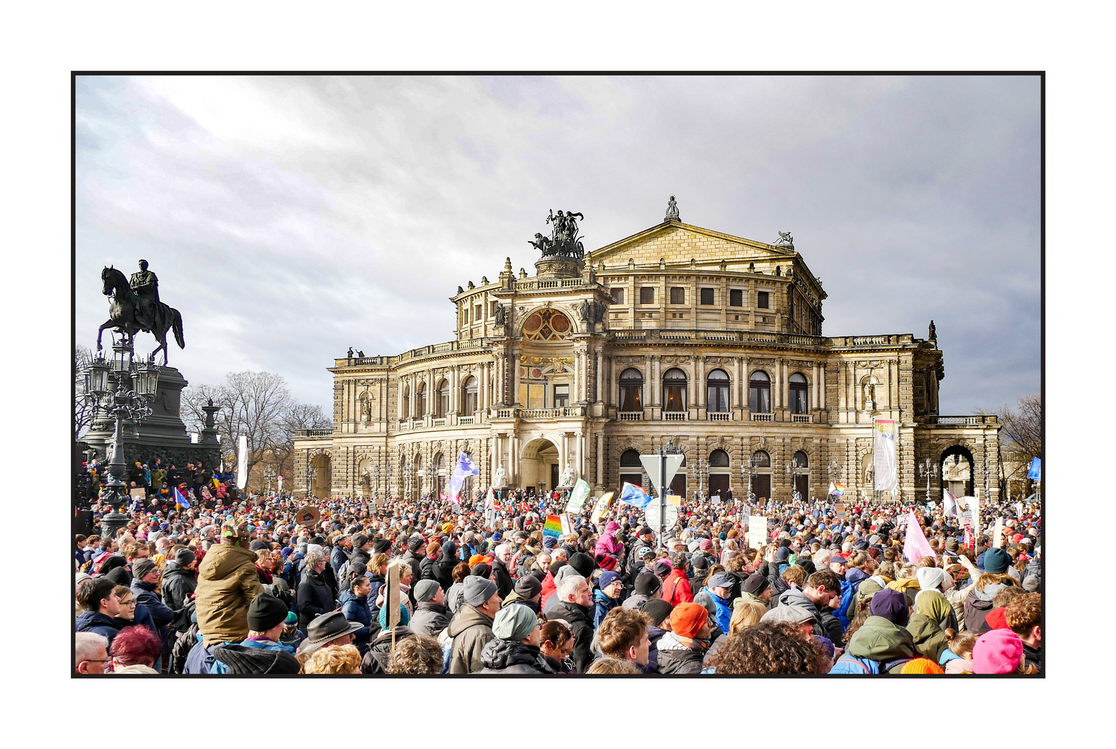 Demokratie ist mehr als nur "hope" - sie gehört gelebt, hier an Semperope'