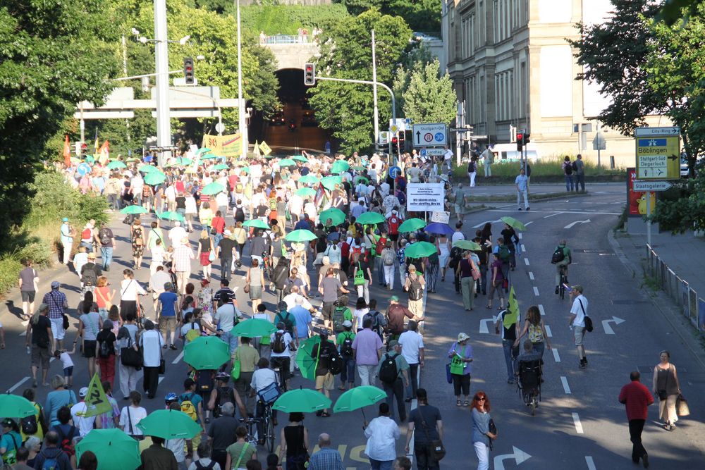 Demonstranten MontagsDEMO in Stuttgart K21 v19Juli2010