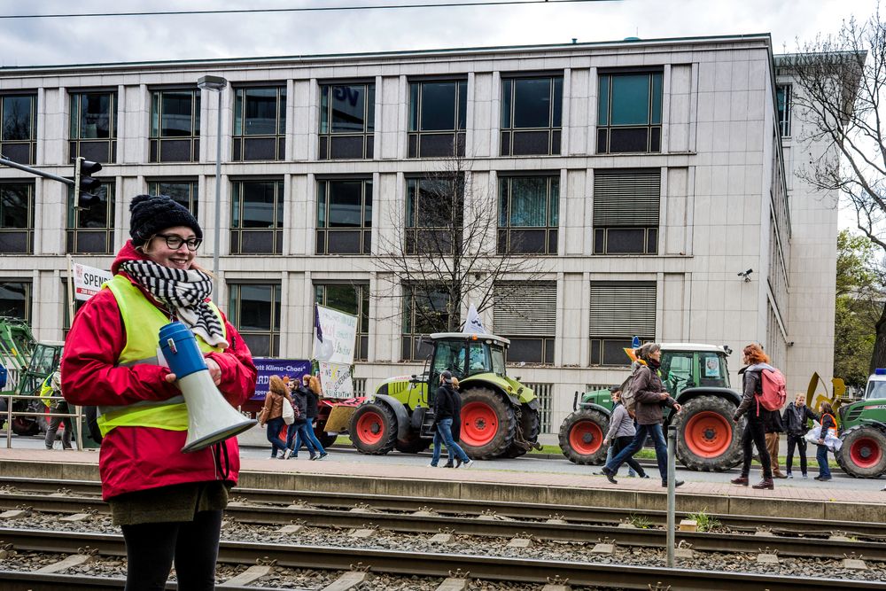 Demonstration in Hanover gegen TTIP und CETA, Trecker vor der Abschlusskundgebung