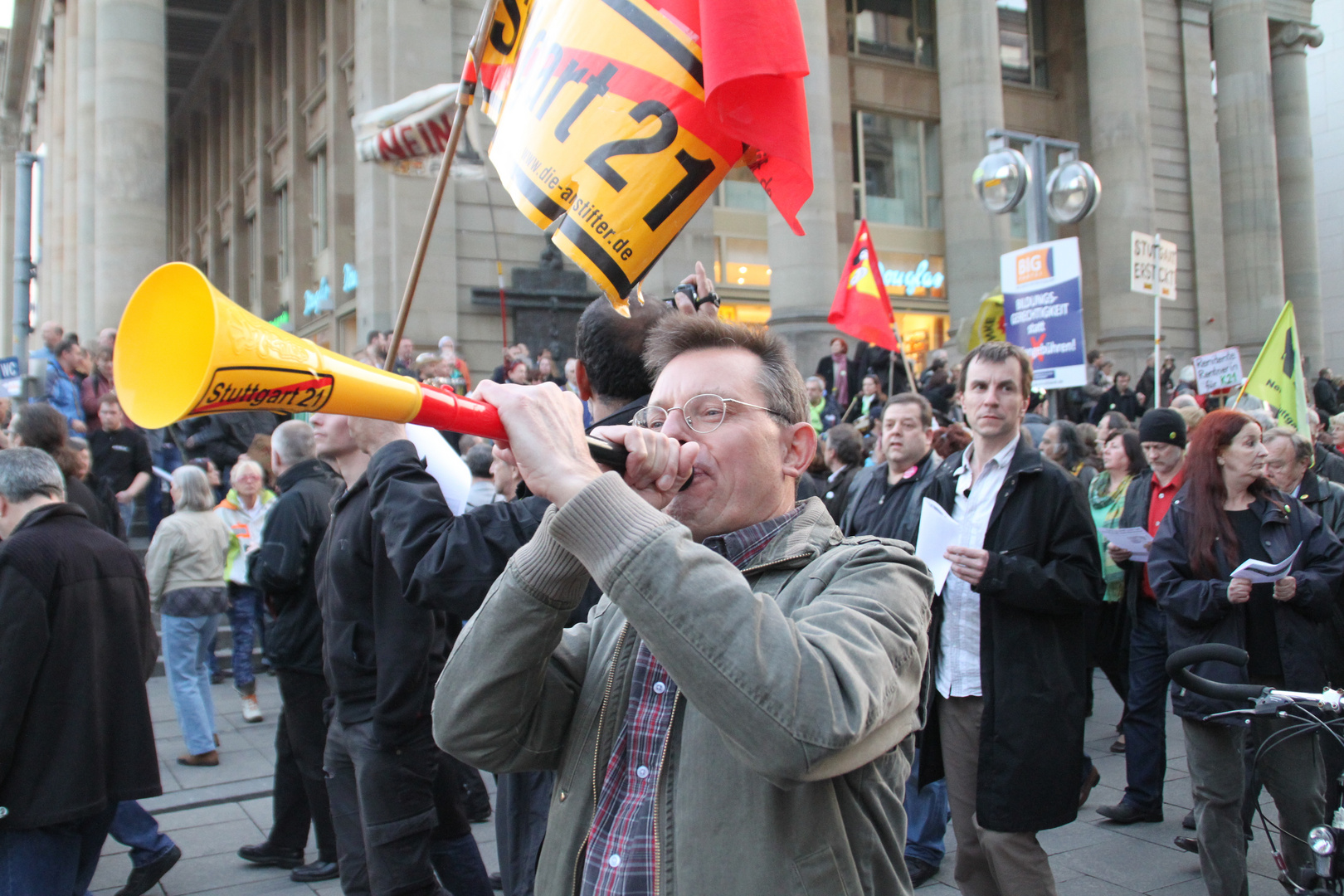 Demozug Vuzuela Stuttgart K21 am 28.2.11 +4Fotos