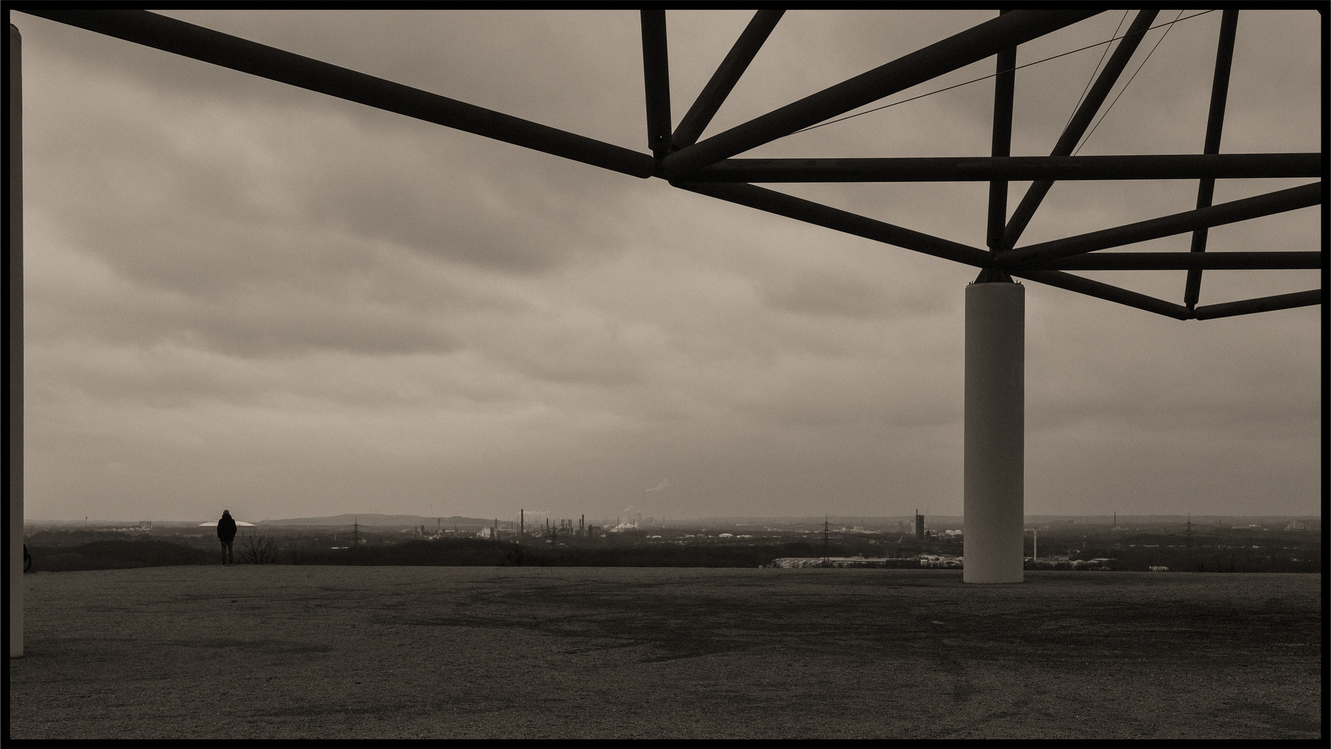 Den Ausblick geniessen von der kalten Halde im Januar