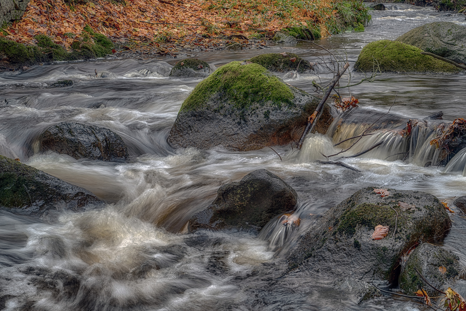 den Bach herunter